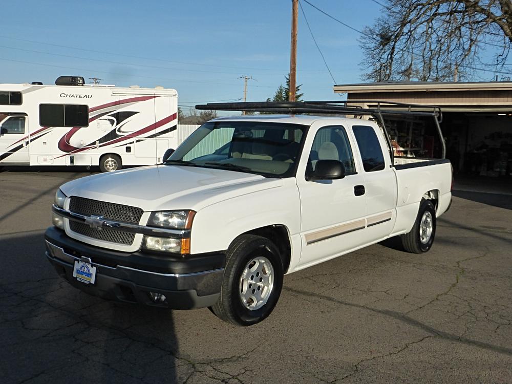 2004 Chevrolet Silverado 1500 Ext Cab 143.5" WB LS