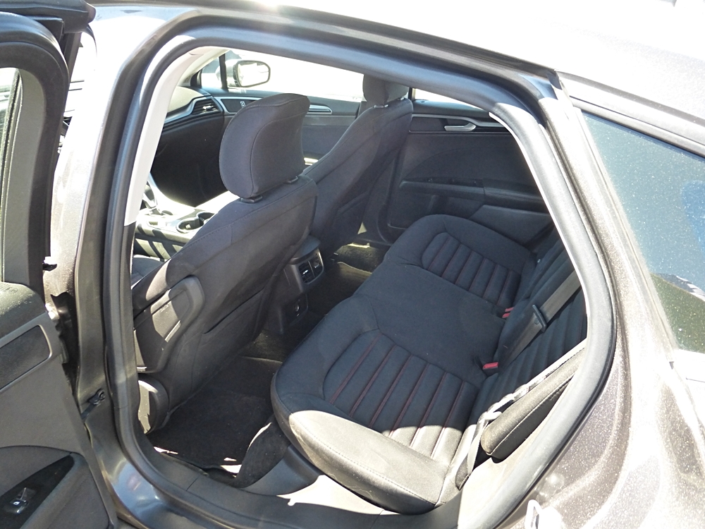 2015 Ford Fusion SE - Photo 8