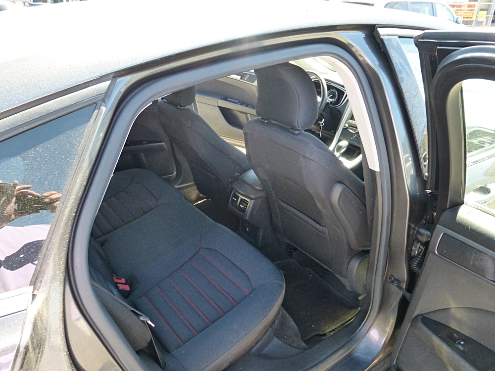 2015 Ford Fusion SE - Photo 10