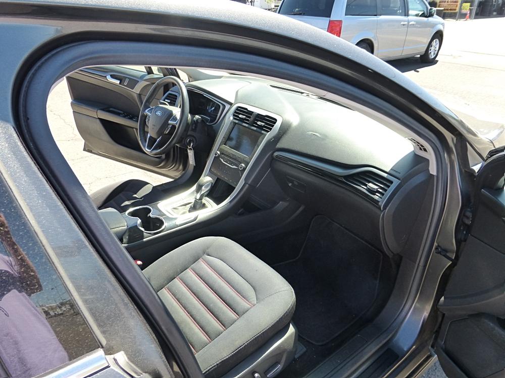 2015 Ford Fusion SE - Photo 9
