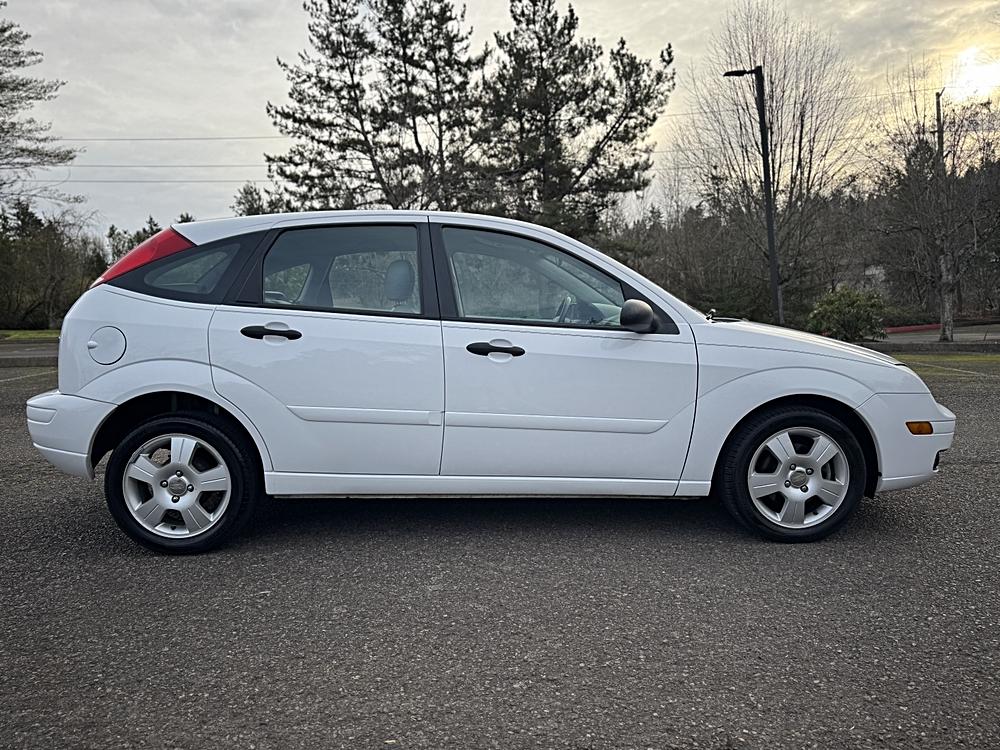 絵画 FOCUS 5 絵画 FOCUS 5 1280px-05-07-Ford-Focus-ZX5.jpg