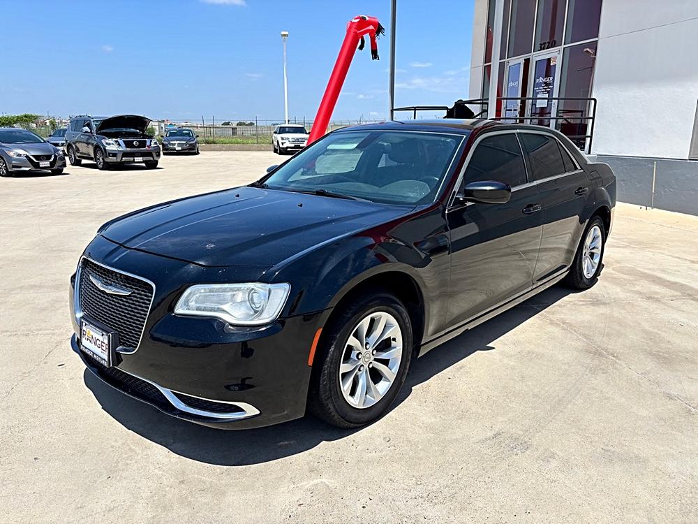 2016 Chrysler 300 Limited's photo
