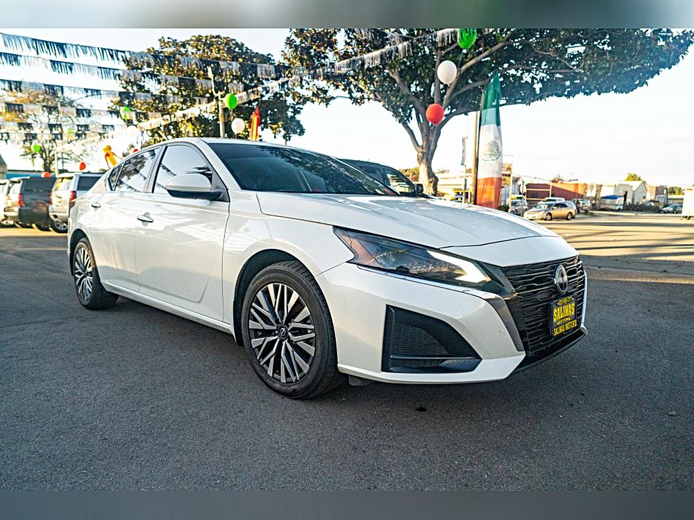 2023 Nissan Altima SV's photo