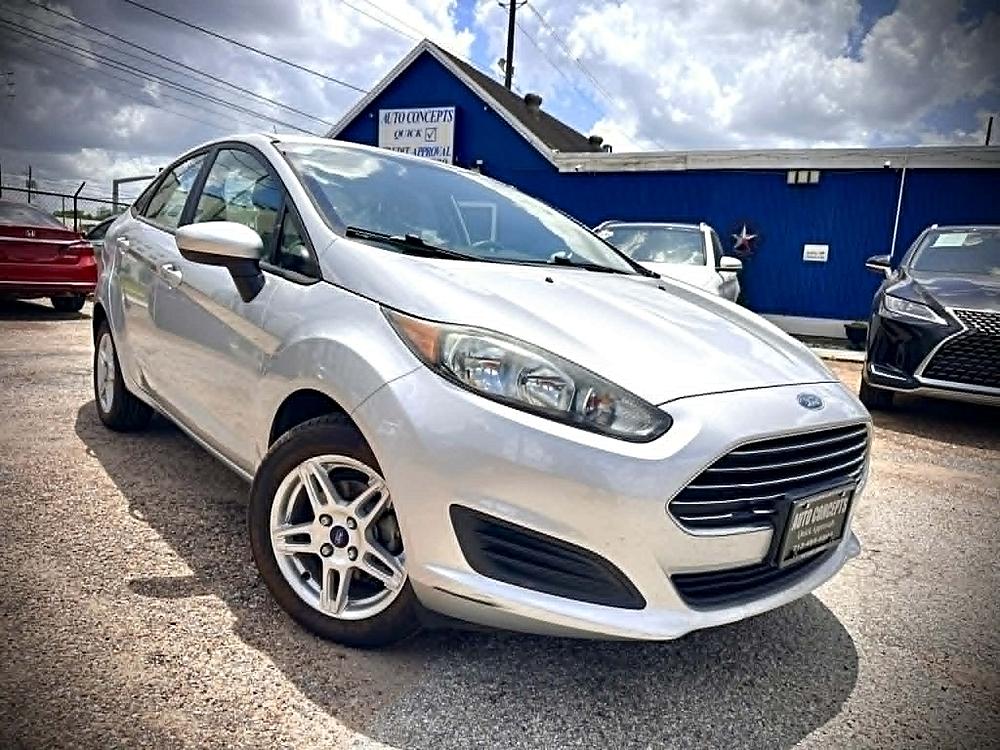 2017 Ford Fiesta SE Sedan's photo