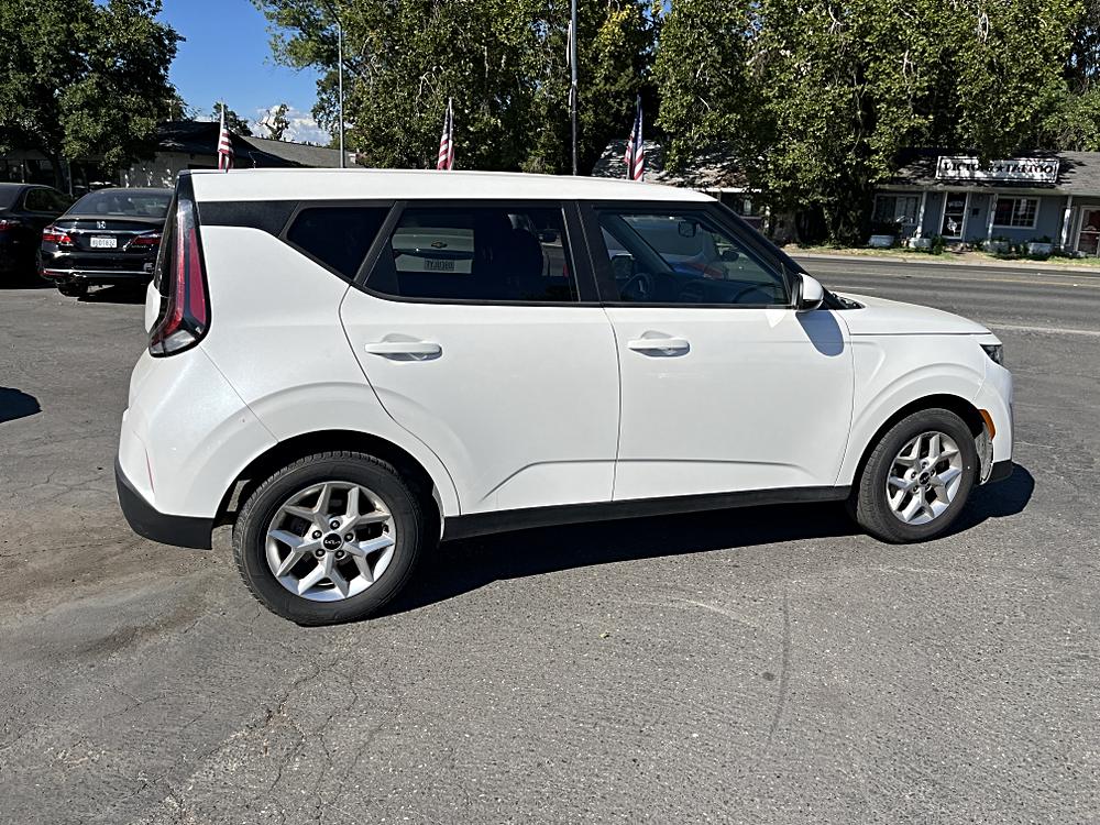 2023 Kia Soul LX - Photo 6