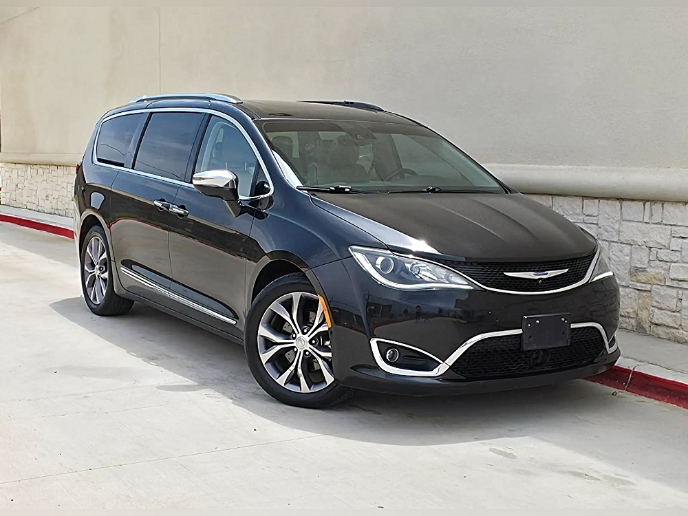 2019 Chrysler Pacifica Limited's photo