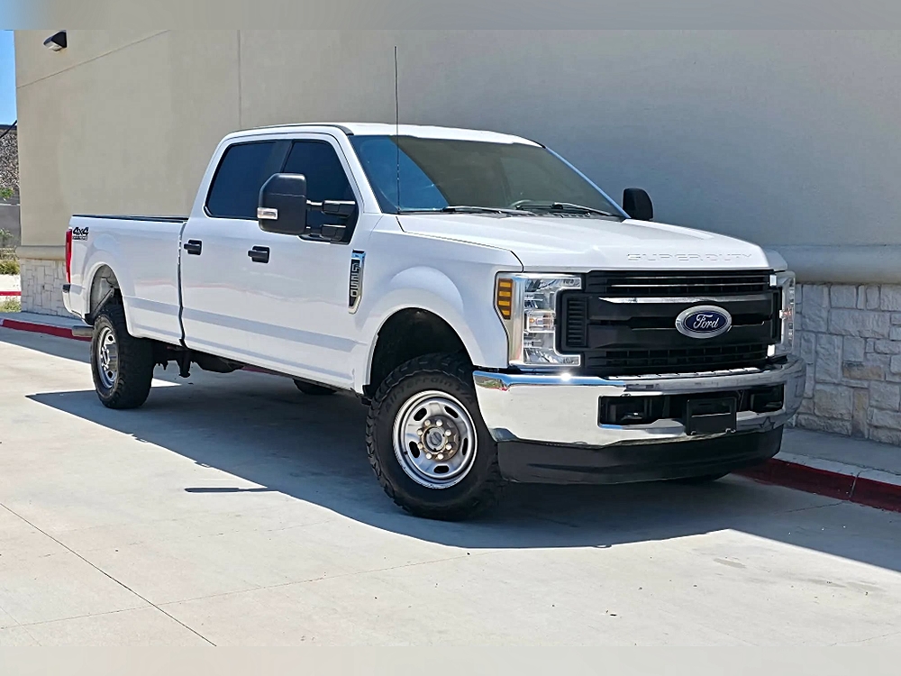 2018 Ford F-250 XL 4x4 Crew Cab 8' Box's photo
