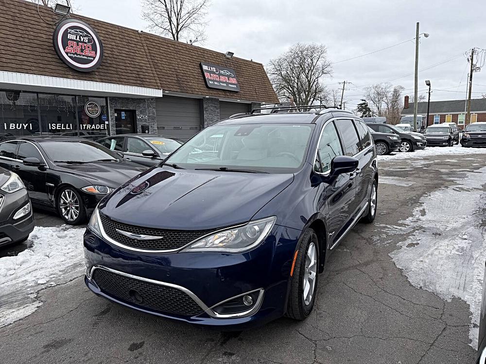 2017 Chrysler Pacifica Touring-L Plus's photo
