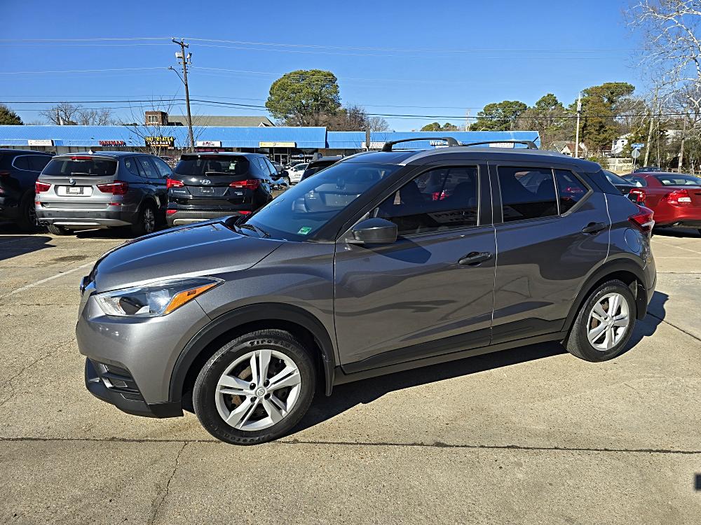 2019 Nissan Kicks S's photo