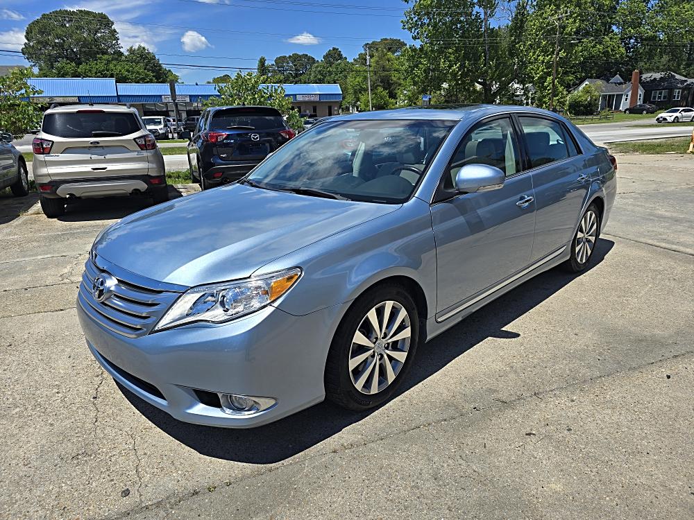 2011 Toyota Avalon Limited's photo