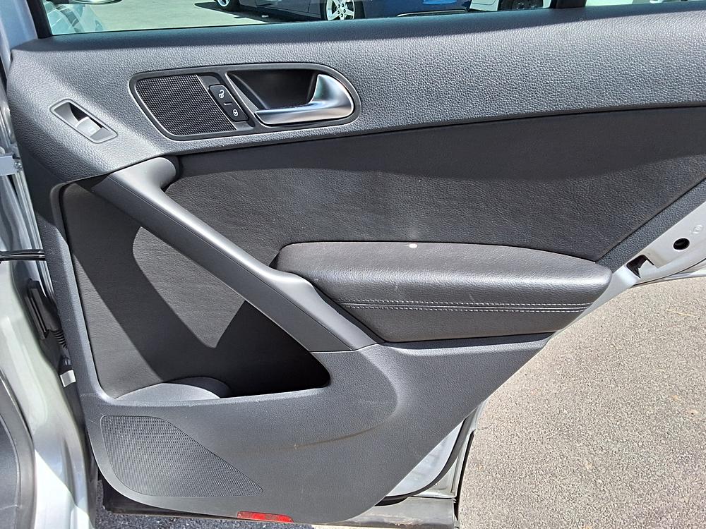 2013 Volkswagen Tiguan SE - Photo 25
