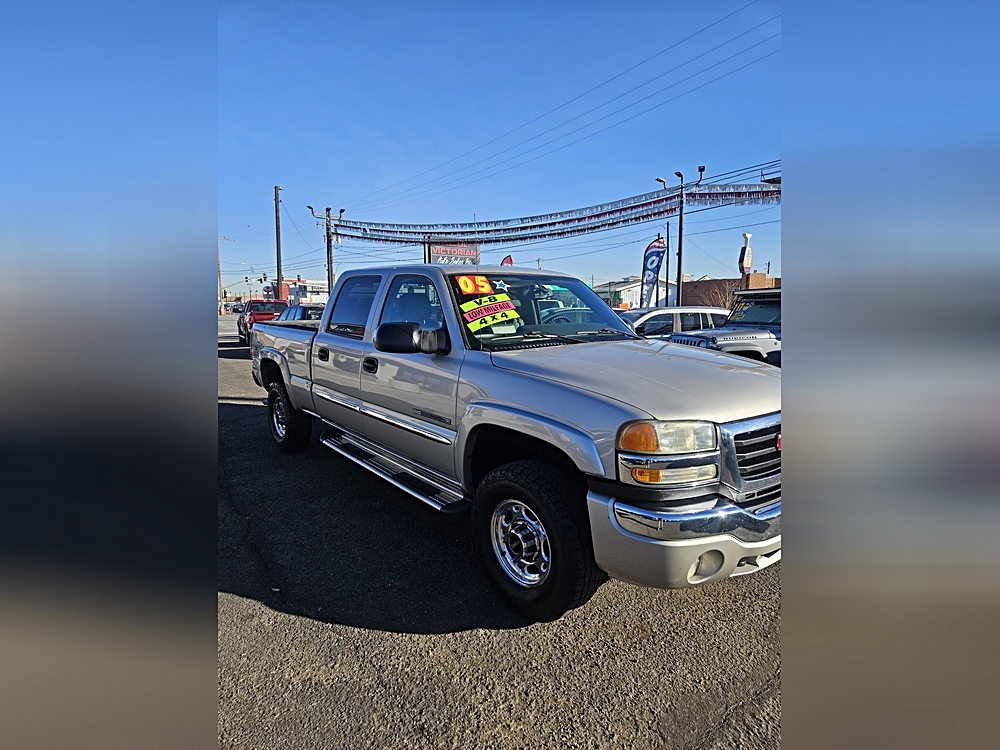 2005 GMC Sierra SLE's photo