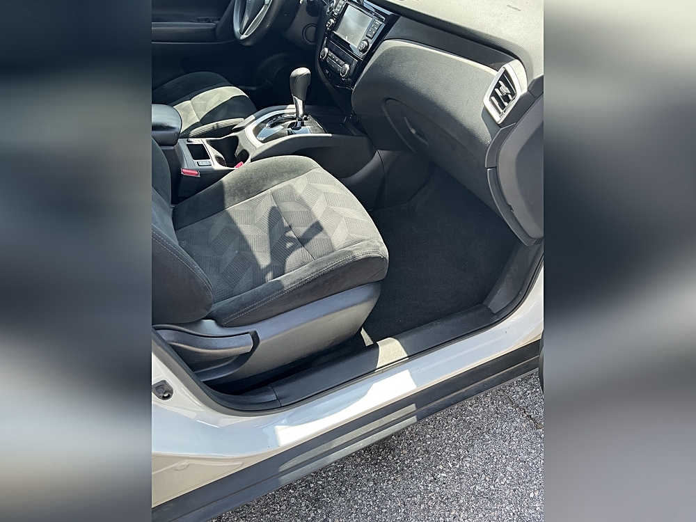 2016 Nissan Rogue SV - Photo 10