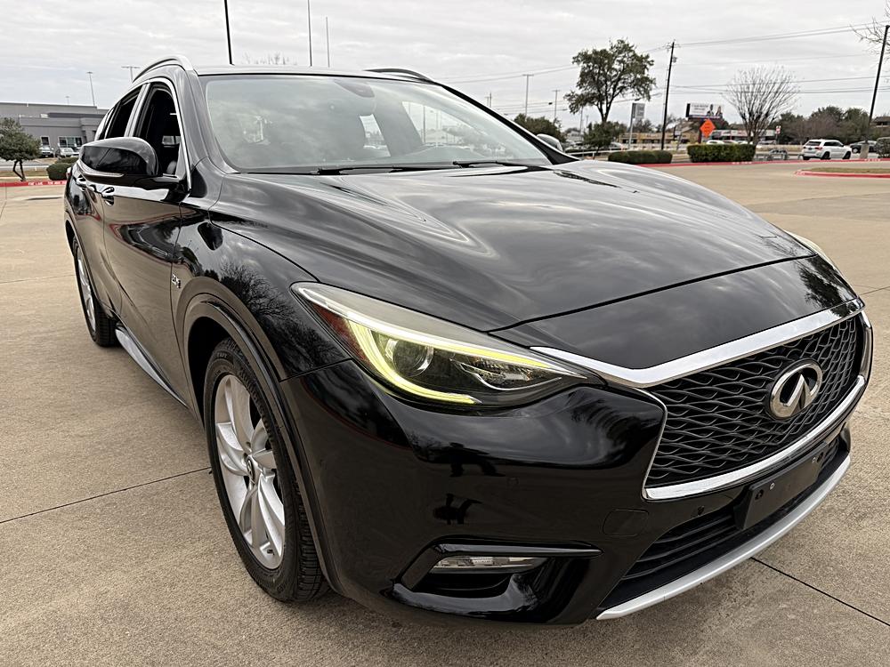 2017 INFINITI QX30 Premium