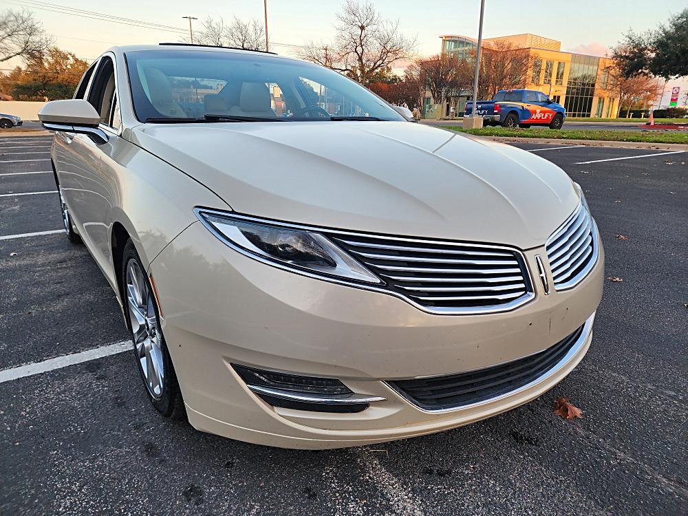 2014 Lincoln MKZ Hybrid's photo