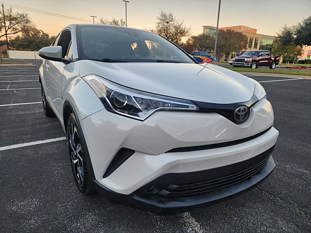 2018 Toyota C-HR XLE's photo