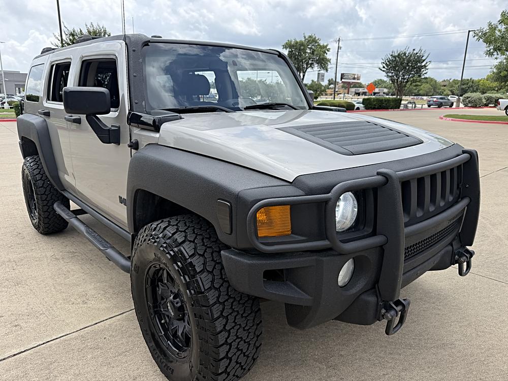2007 Hummer H3 SUV's photo