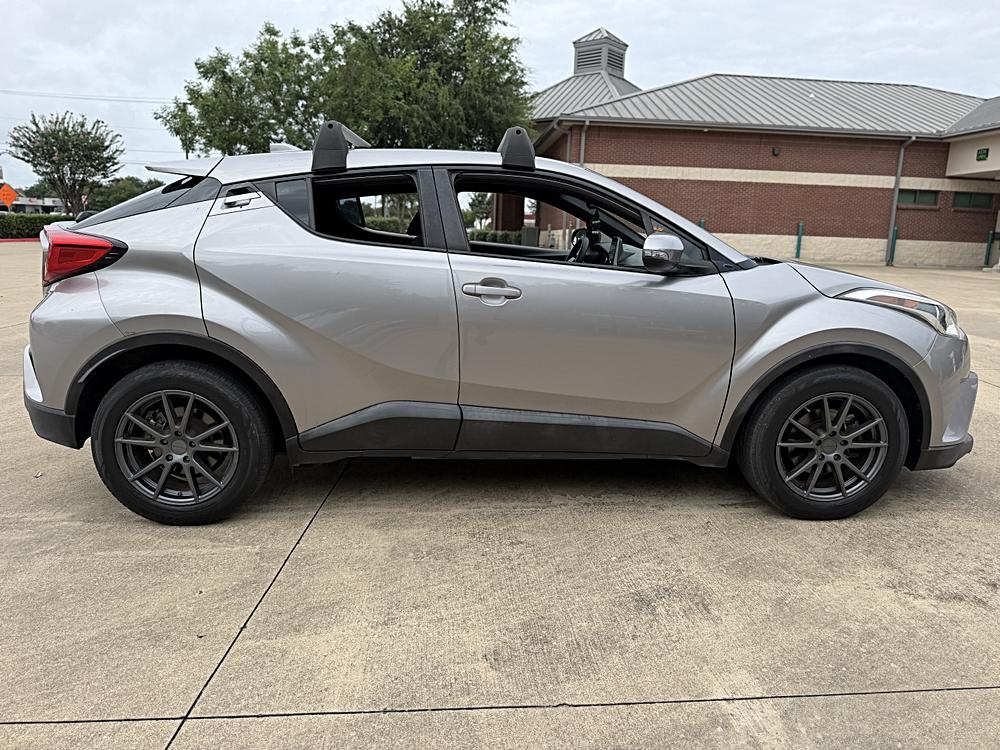 2019 Toyota C-HR LE - Photo 9