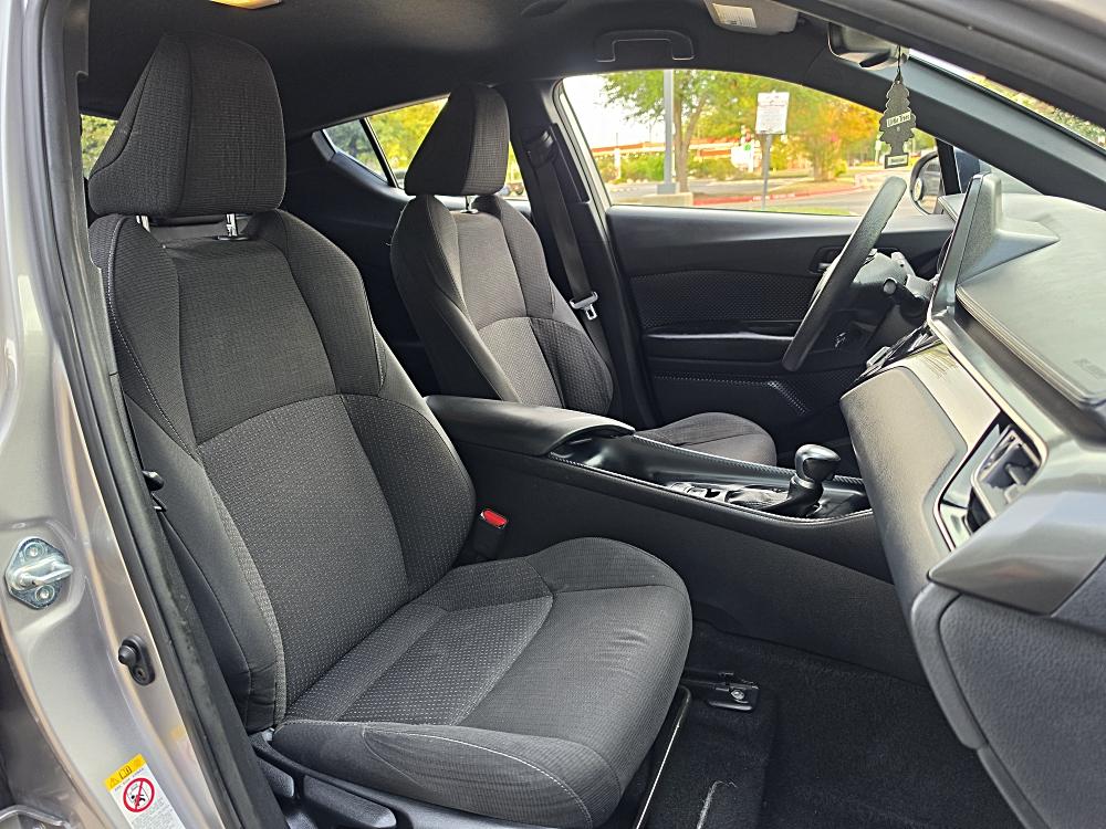 2019 Toyota C-HR LE - Photo 12