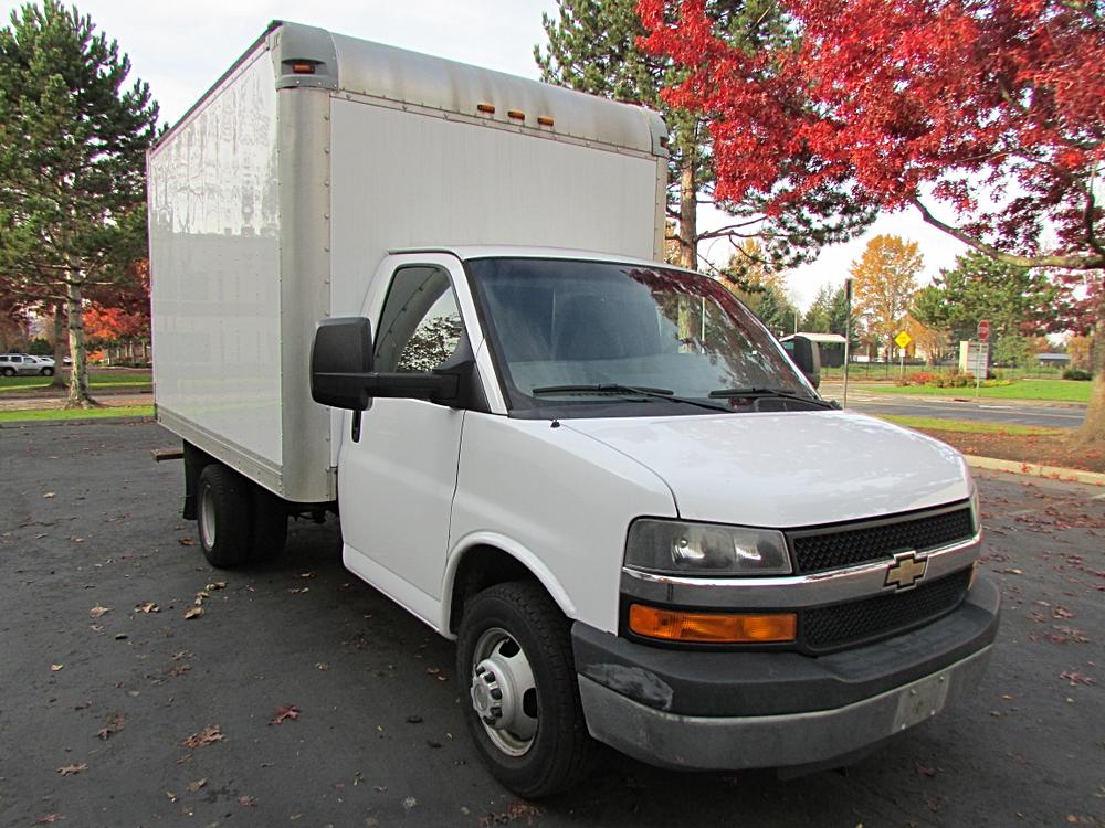 2014 Chevrolet Express Cutaway Base's photo