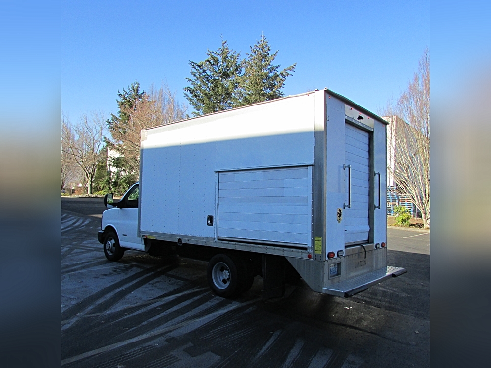 【まとめ買い】 Chevrolet 2006 Sales Auto Reliable Express Boxtruck 14.5' ジャケット・アウター