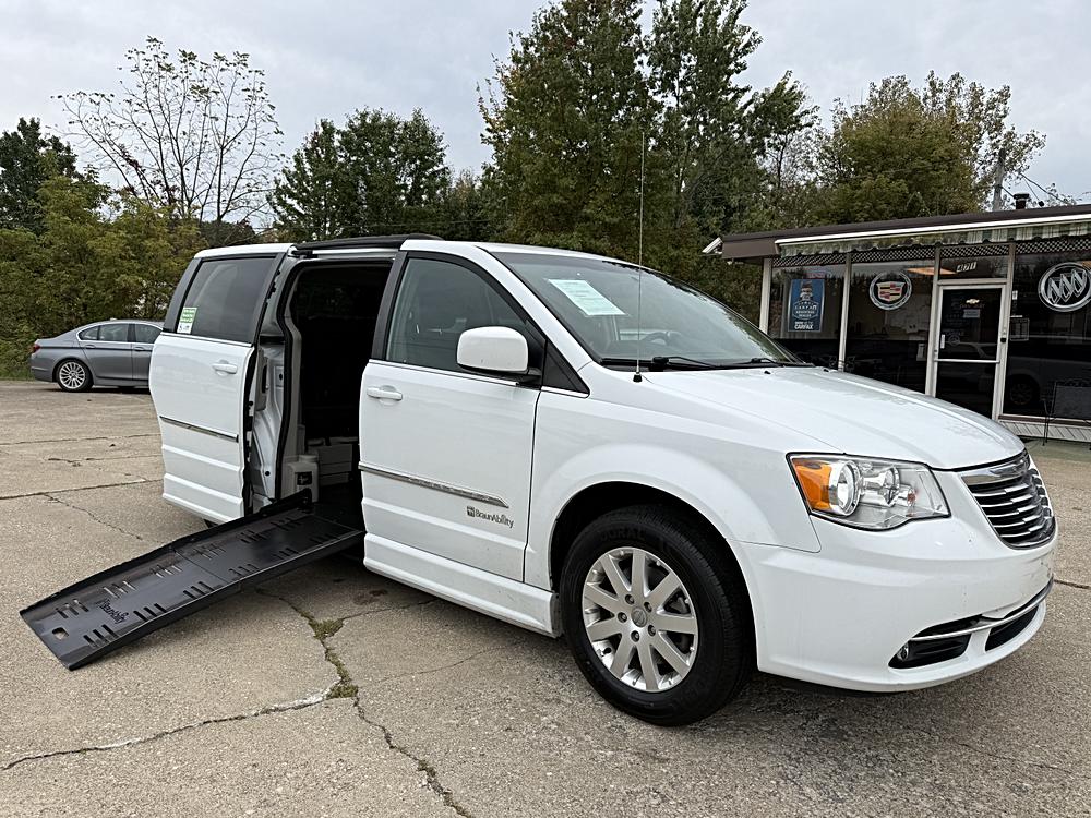 2016 Chrysler Town & Country Touring