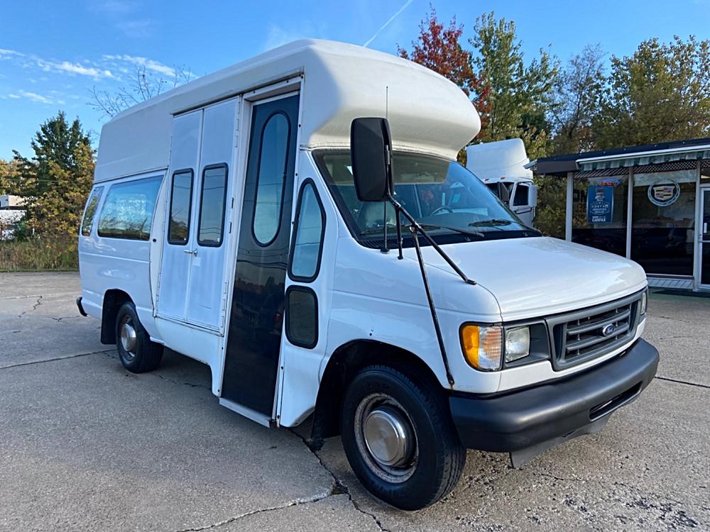 2003 Ford Econoline Commercial Cutaway E-250 HANDICAP WHEELCHAIR - Main Image