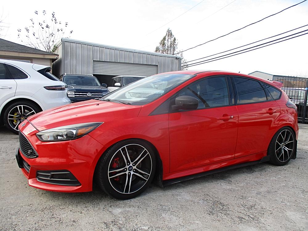 2017 Ford Focus ST's photo