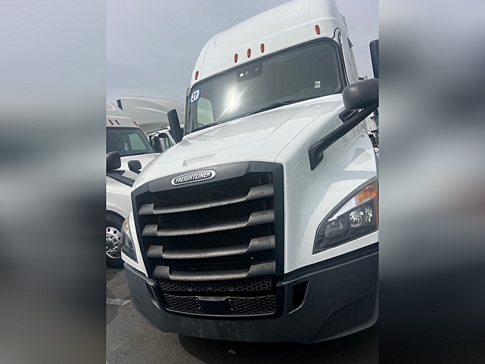 2021 Freight CAS 10Spd manual, 425K miles, DD15, 455HP, W/APU