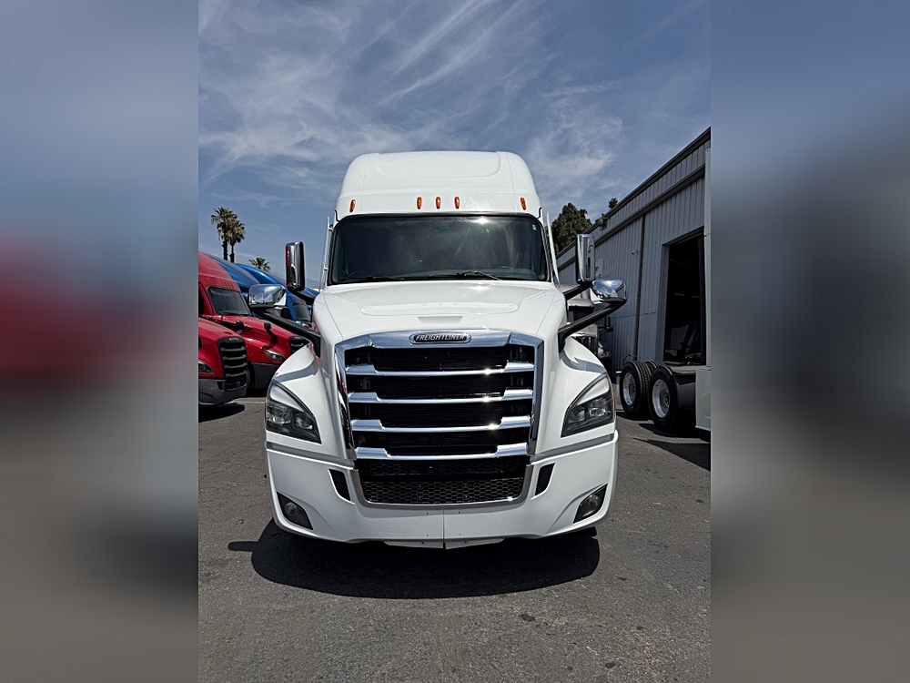 2026 Freight CAS, 124K miles, DD15, 505HP, 12 spd Auto