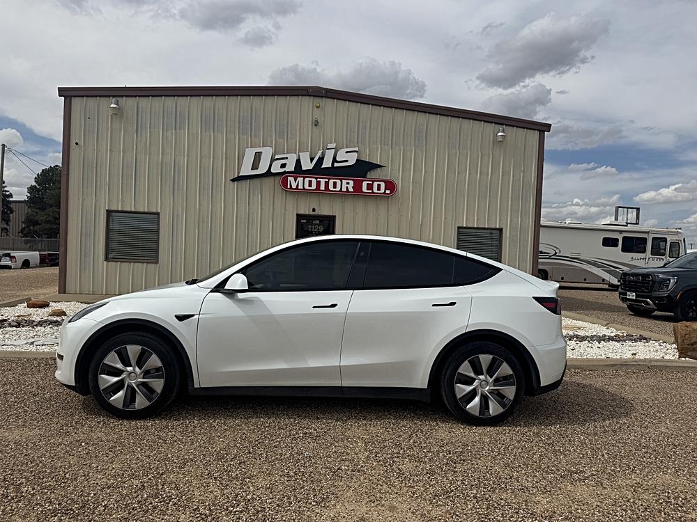 2023 Tesla Model Y Rear Wheel Drive's photo