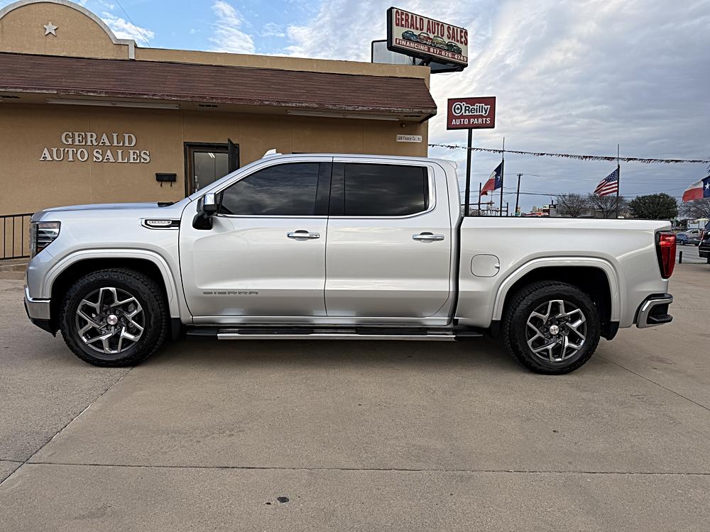 2022 GMC Sierra SLT's photo