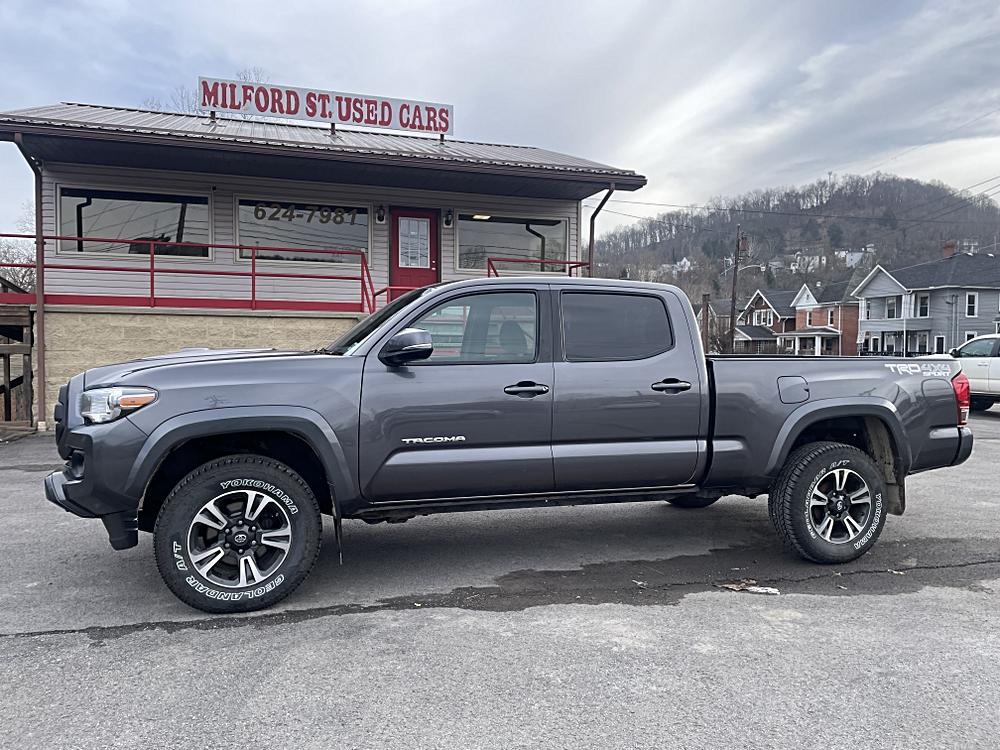 2017 Toyota Tacoma TRD Sport's photo