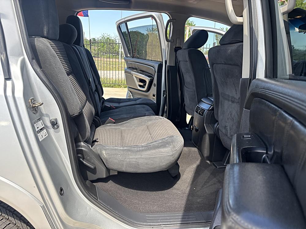 2015 Nissan Armada SV - Photo 14