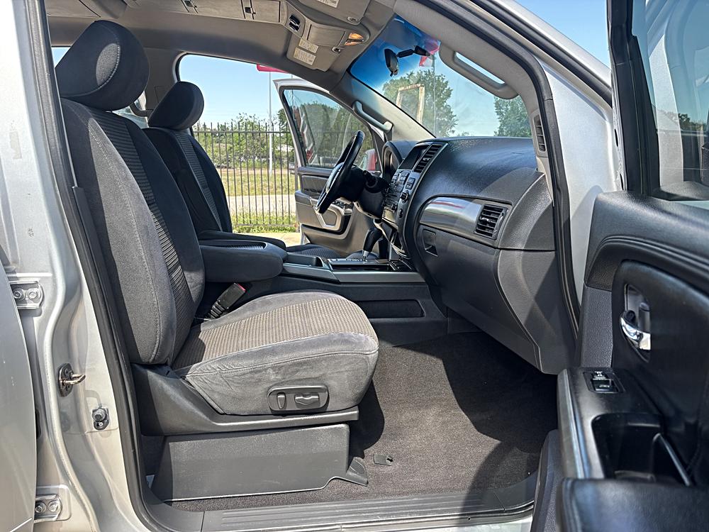 2015 Nissan Armada SV - Photo 15