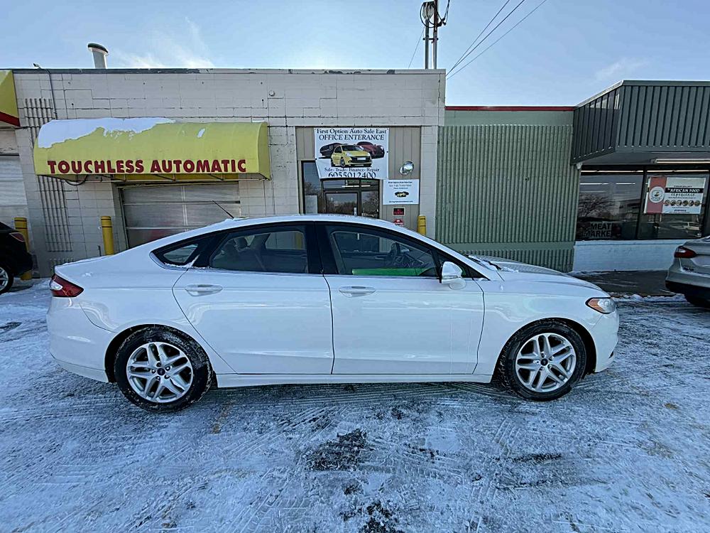 2016 Ford Fusion SE's photo