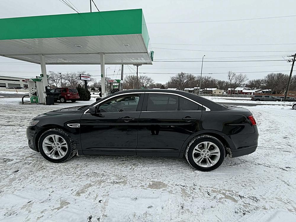 2015 Ford Taurus SE's photo