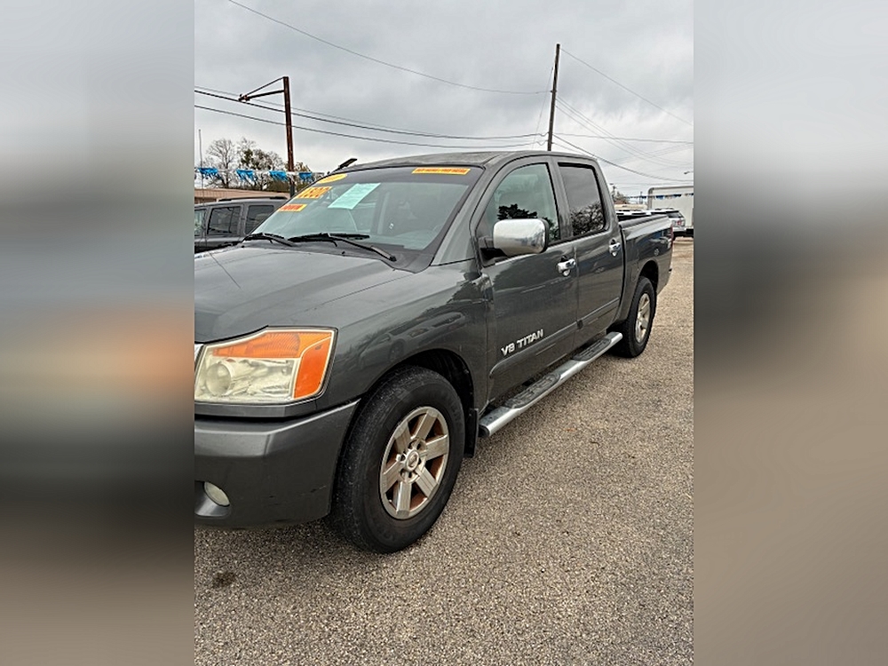 2011 Nissan Titan SV's photo