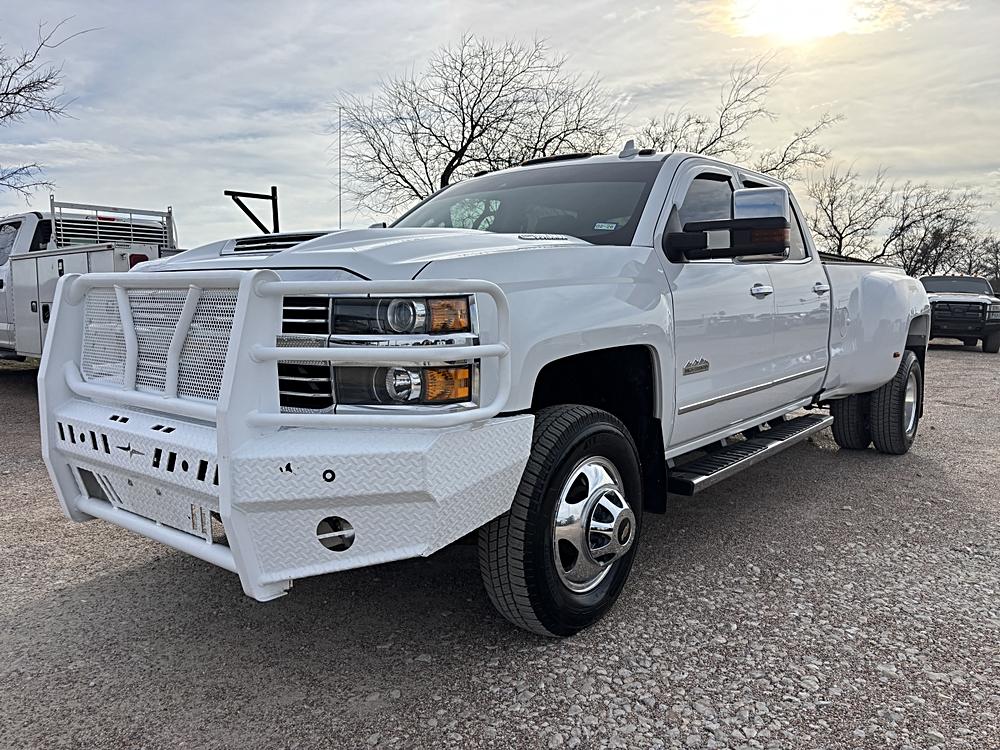2017 Chevrolet Silverado HD High Country's photo