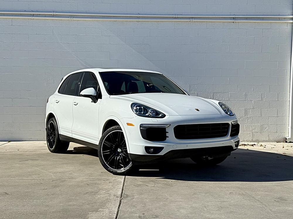 2018 Porsche Cayenne Platinum Edition's photo