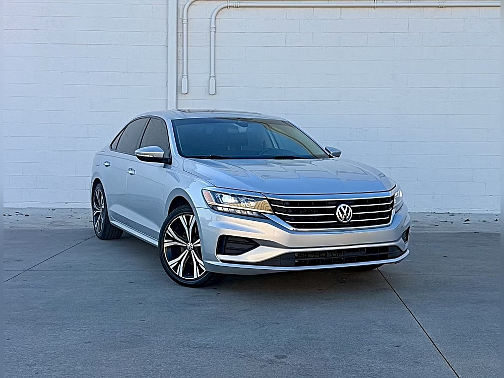 2021 Volkswagen Passat SE's photo