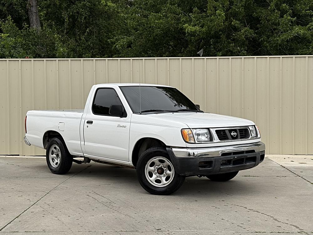 2000 Nissan Frontier XE 4AT's photo