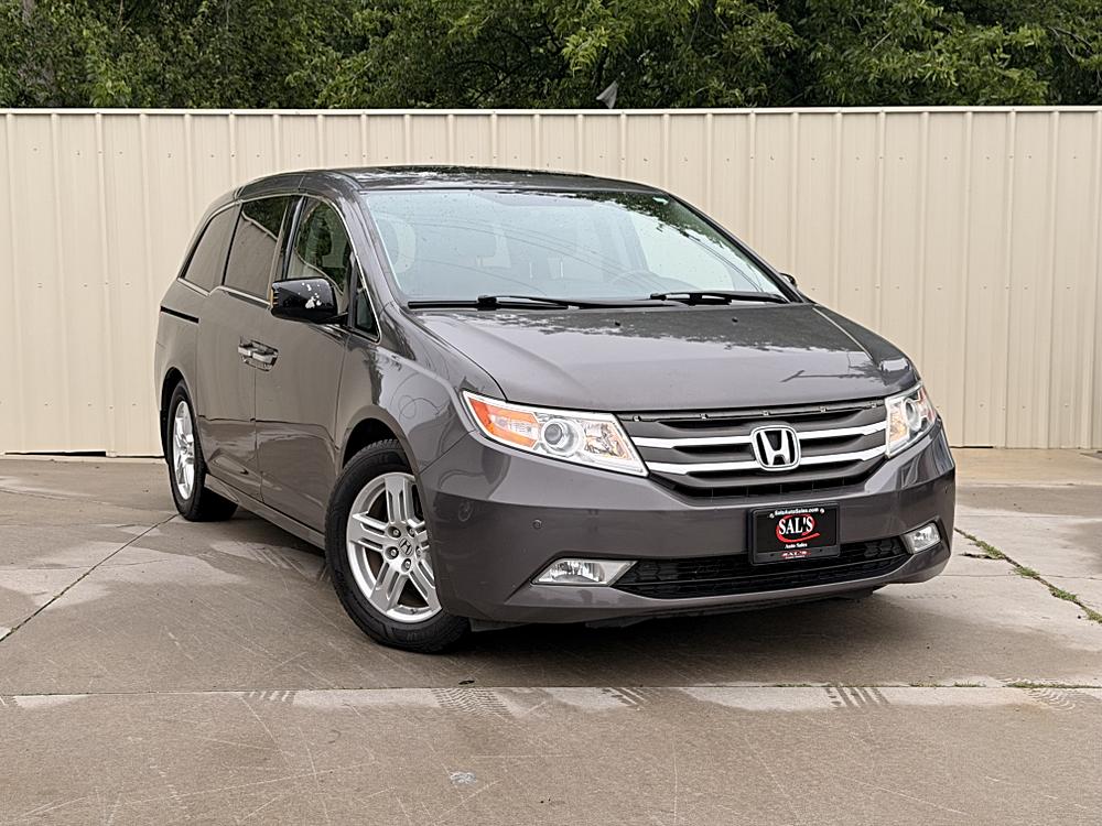 2013 Honda Odyssey Touring's photo