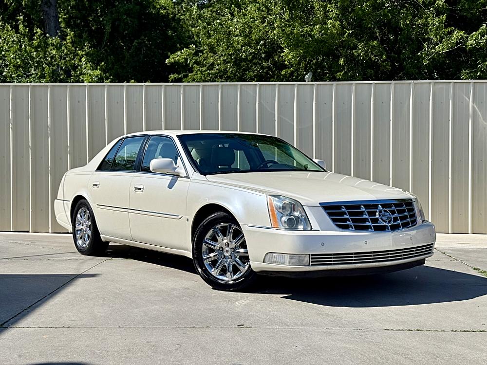 2008 Cadillac DTS Luxury I's photo