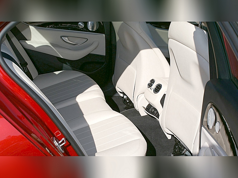 2019 Mercedes-Benz E-Class E300 - Photo 21