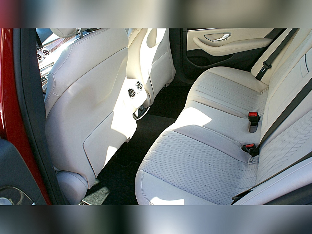 2019 Mercedes-Benz E-Class E300 - Photo 13
