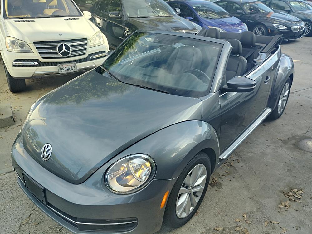 2013 Volkswagen Beetle 2.0's photo