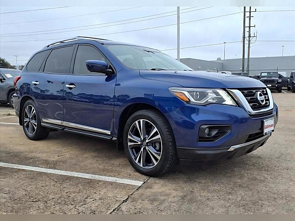 2017 Nissan Pathfinder SL's photo