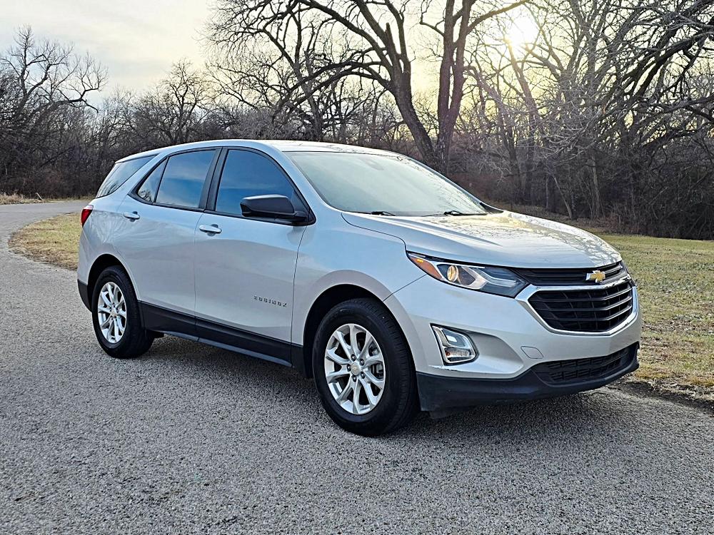 2021 Chevrolet Equinox LS's photo