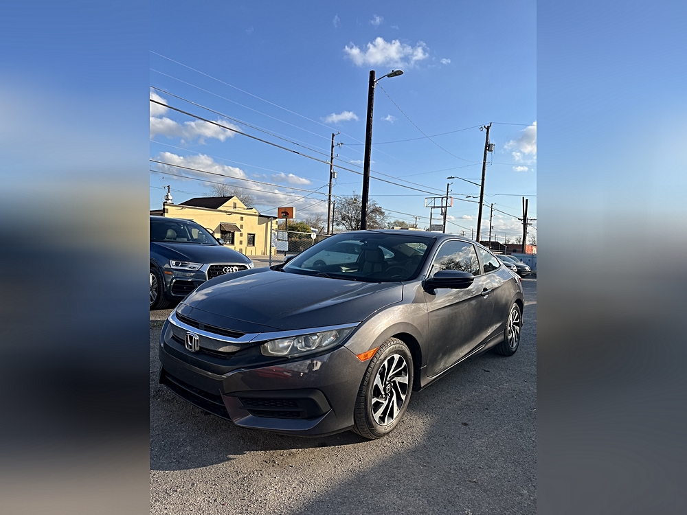 2017 Honda Civic Hatchback LX's photo